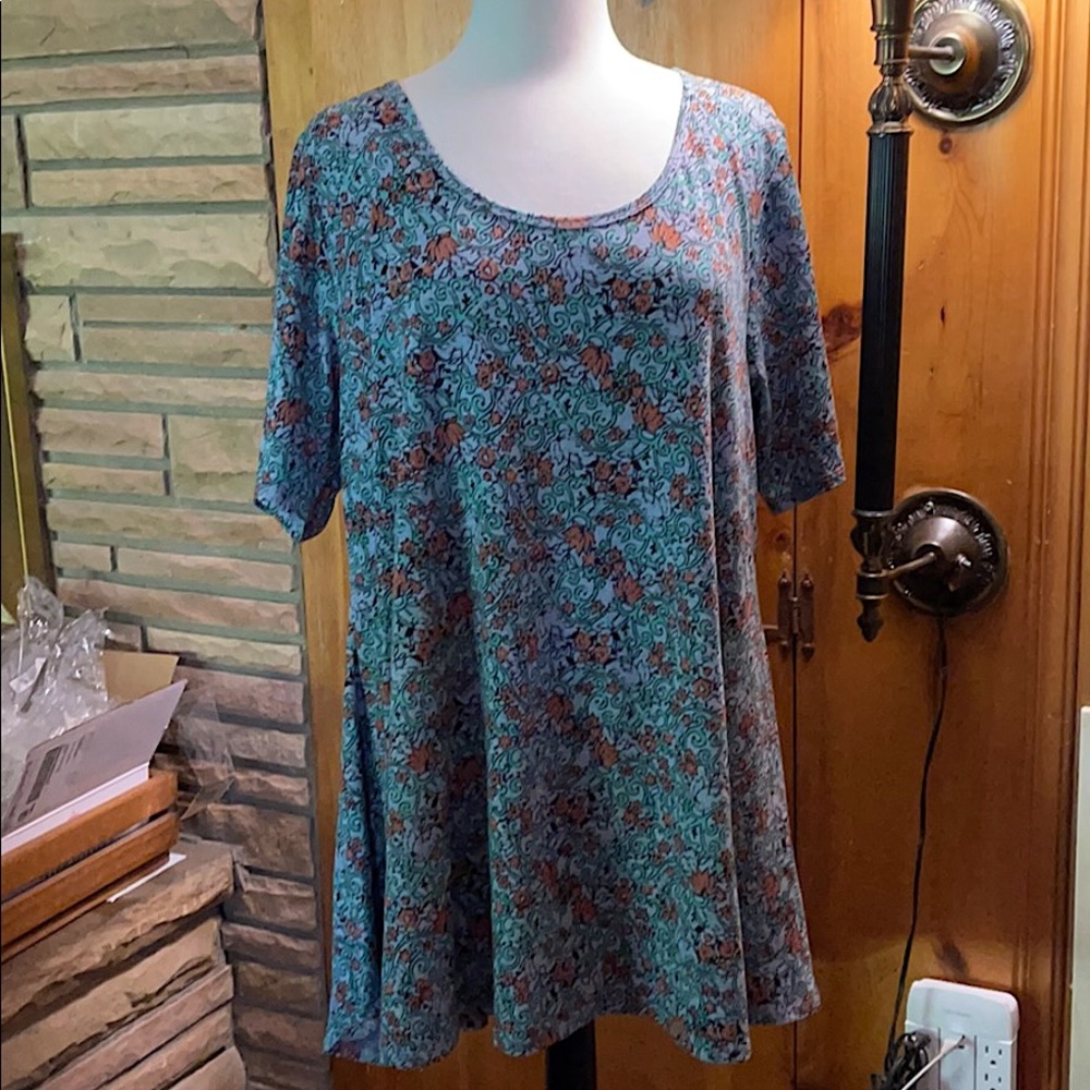 LuLaRoe Perfect T
